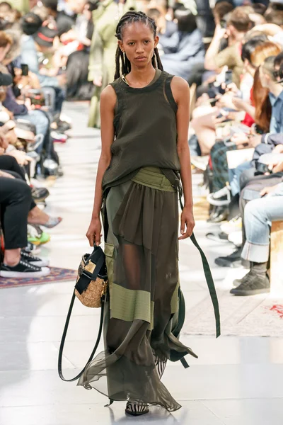 Look 16